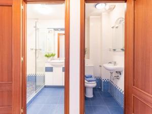 A bathroom at Apartment Tamara by Interhome