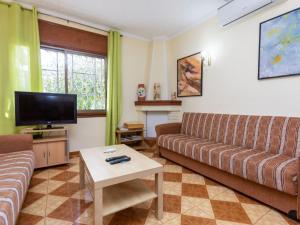 Televízia a/alebo spoločenská miestnosť v ubytovaní Villa Villa Maire by Interhome