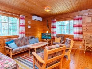 a living room with a couch and a tv at Holiday Home Ummelo by Interhome in Pyhätunturi