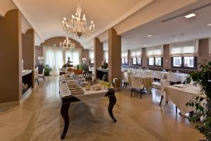 Restorāns vai citas vietas, kur ieturēt maltīti, naktsmītnē Grand Hotel Villa Itria Congress & Spa
