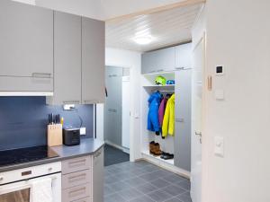 Kuchyň nebo kuchyňský kout v ubytování Holiday Home Hiutale b 6 by Interhome