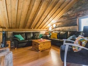 Χώρος καθιστικού στο Holiday Home Pyhän huave by Interhome