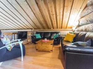 Χώρος καθιστικού στο Holiday Home Pyhän huave by Interhome