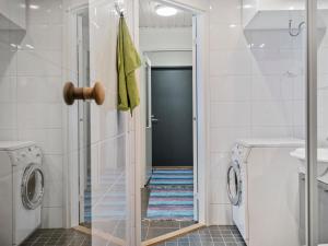 Koupelna v ubytování Holiday Home Lumi b 10 by Interhome + 2 fotografie
