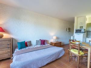Kuchyňa alebo kuchynka v ubytovaní Apartment Porto di Mar-16 by Interhome + 16 fotografií