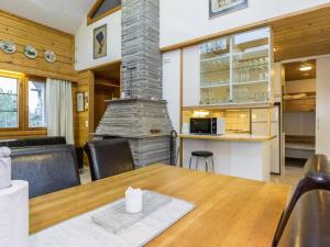 Η κουζίνα ή μικρή κουζίνα στο Holiday Home Lapintatti a by Interhome