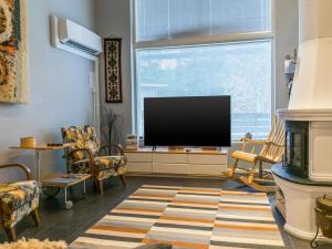 TV a/nebo společenská místnost v ubytování Holiday Home Villa heksa by Interhome