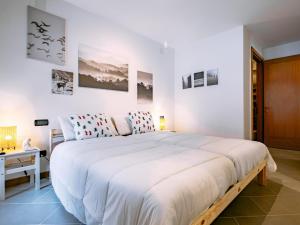 En eller flere senger på et rom på Apartment Giulia-1 by Interhome