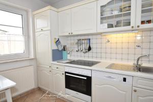 Kuchyň nebo kuchyňský kout v ubytování Ferienhaus-Eilts-Wohnung-11