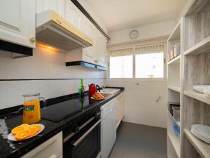 Kuchyňa alebo kuchynka v ubytovaní Apartment Casita Blanca by Interhome