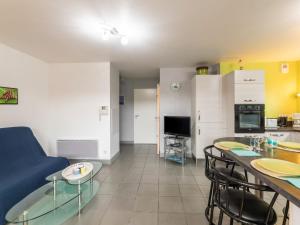 Kuchyňa alebo kuchynka v ubytovaní Apartment Clair de Dune-2 by Interhome
