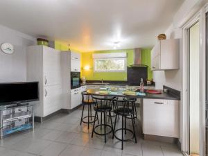 Kuchyňa alebo kuchynka v ubytovaní Apartment Clair de Dune-2 by Interhome