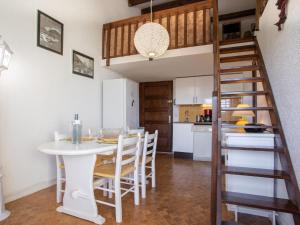 Kuchyňa alebo kuchynka v ubytovaní Apartment Front de Mer-23 by Interhome + 37 fotografií