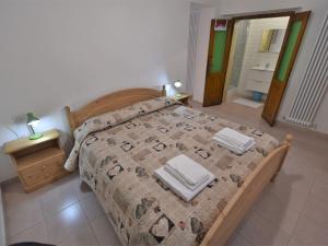 Ένα ή περισσότερα κρεβάτια σε δωμάτιο στο Apartment Albergo Diffuso - Cjasa de Pagnocca-2 by Interhome