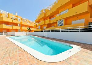 uma piscina em frente a um edifício em Apartamento Maresia T2 Penthouse by Your Home Algarve em Cabanas de Tavira