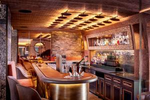 Hotel Bergblick 5 Sterne酒廊或酒吧区