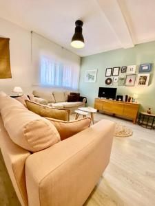 a living room with a couch and a table at Apartamento Cartagena centro in Cartagena