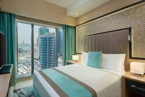 Wyndham Doha West Bay房間的床