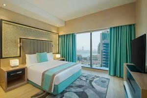 Wyndham Doha West Bay房間的床
