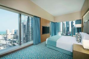 Wyndham Doha West Bay房間的床