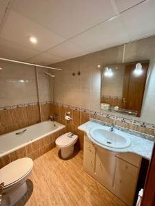 A bathroom at Apartamento vacacional Urb. Nerea II REF. 065