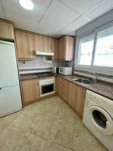 A kitchen or kitchenette at Apartamento vacacional Urb. Nerea II REF. 065
