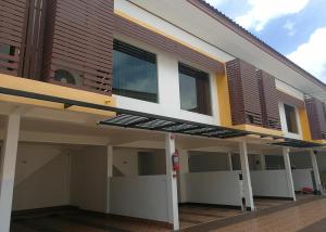 a building with a balcony on top of it at The Ring Khokmao Hotel 