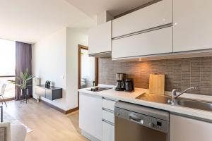 Cucina o angolo cottura di Charming Flat with Gorgeous City View in Atasehir