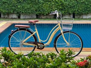 una bicicleta estacionada junto a una piscina en The Passion Nest - SHA Plus Certified, en Phuket