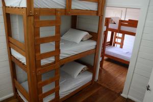 Woods Hostel客房内的一张或多张床位