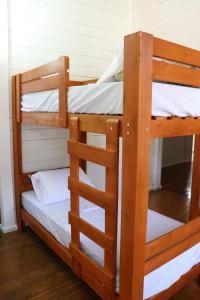 Woods Hostel客房内的一张或多张床位