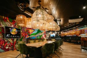 Rioca Neu-Ulm Posto 5餐厅或其他用餐的地方