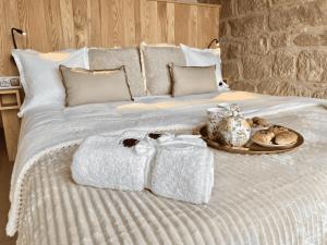 A bed or beds in a room at Torre Medieval de Queralt & Spa