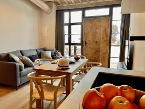 A seating area at Torre Medieval de Queralt & Spa