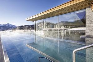 Hotel Bergblick 5 Sterne内部或周边的泳池