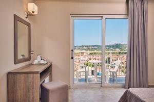 Rõdu või terrass majutusasutuses Altura Hotel Zakynthos