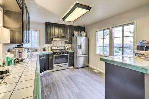 Gallery image of Castro Valley Home with Bay Area Views! in Castro Valley +16 photos