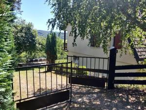 Vonkajšia záhrada v ubytovaní Gîte des 4 éléments