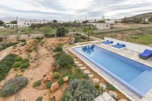Вид на бассейн в Villa Iremía - Family house with beach access или окрестностях