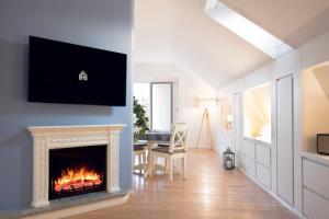 Televízia a/alebo spoločenská miestnosť v ubytovaní Sant’Andrea Penthouse by Montenapoleone Living