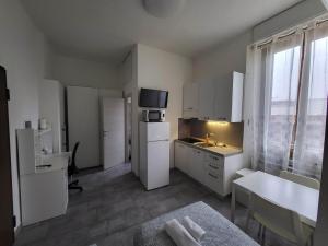 A kitchen or kitchenette at Masco apartments