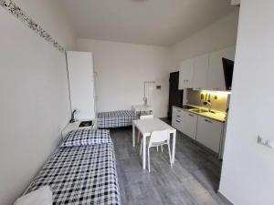 A kitchen or kitchenette at Masco apartments