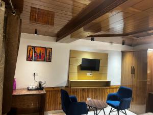 TV a/nebo společenská místnost v ubytování Calm Paradise