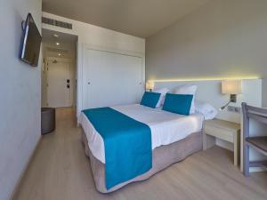 Postel nebo postele na pokoji v ubytování BQ Delfín Azul Hotel