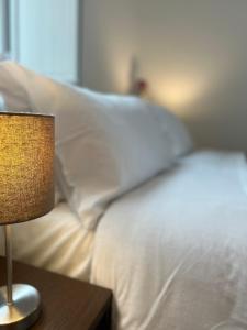 A bed or beds in a room at Bonadies64 B&B