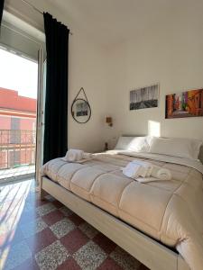 A bed or beds in a room at Bonadies64 B&B