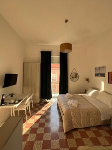 A bed or beds in a room at Bonadies64 B&B