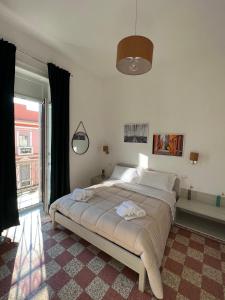 A bed or beds in a room at Bonadies64 B&B