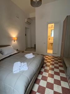 A bed or beds in a room at Bonadies64 B&B