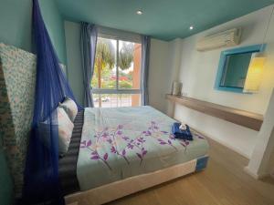 Postel nebo postele na pokoji v ubytování Atlantis Condo Resort jomtien